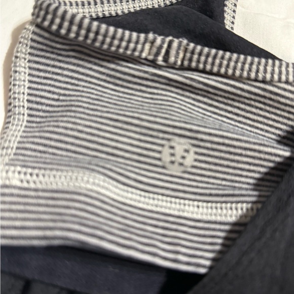 Stylish Black and Gray Lululemon top #125 - Picture 6 of 7